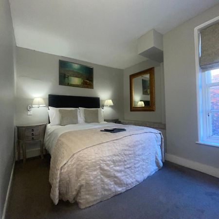 White Horse & Griffin Hotel Whitby Bagian luar foto