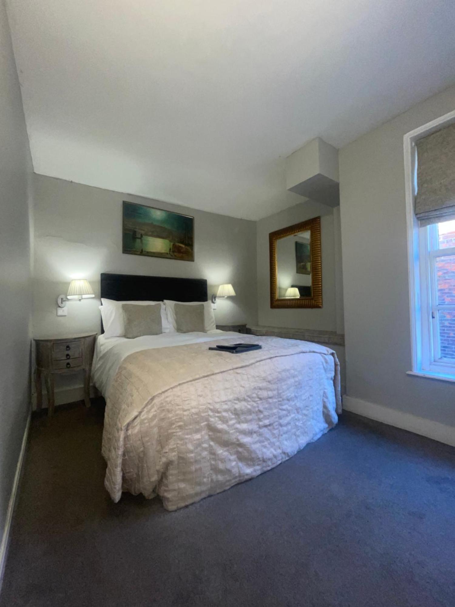 White Horse & Griffin Hotel Whitby Bagian luar foto