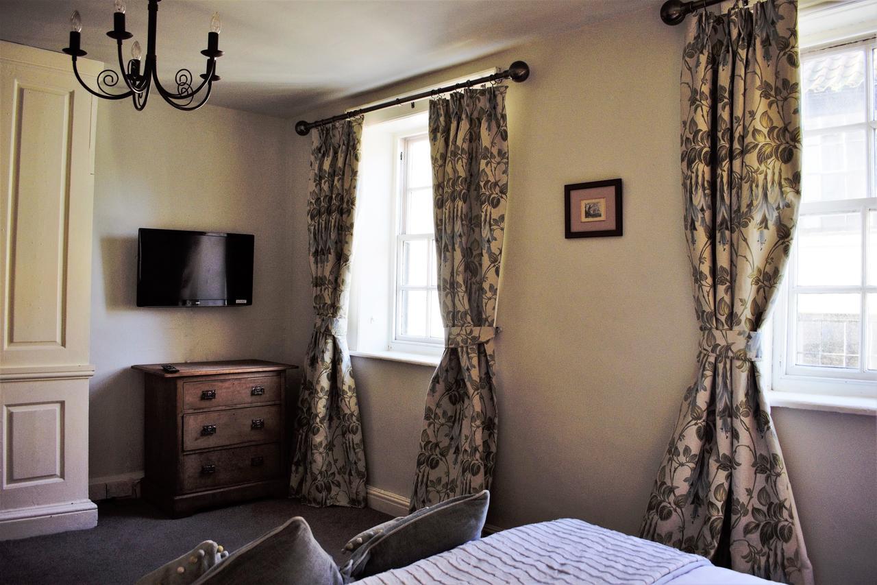 White Horse & Griffin Hotel Whitby Bagian luar foto