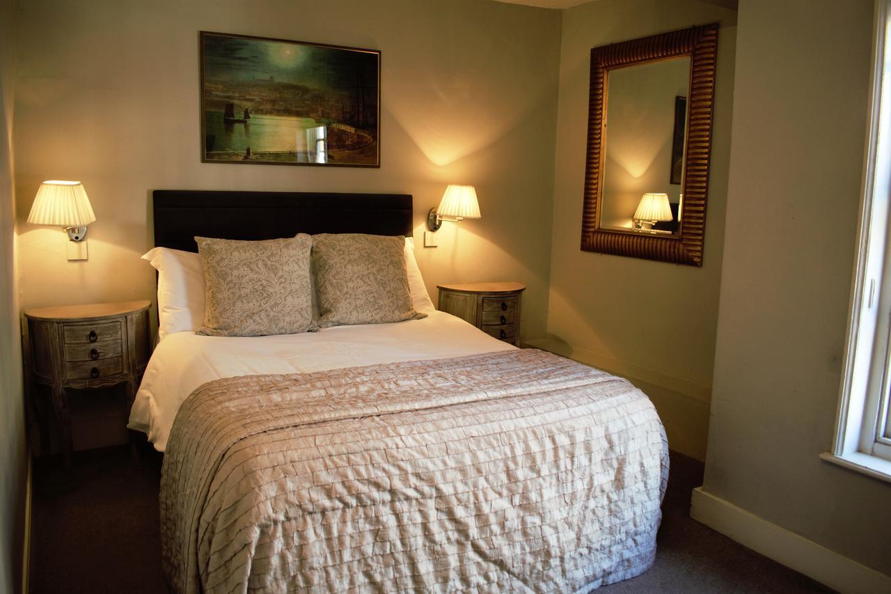 White Horse & Griffin Hotel Whitby Bagian luar foto