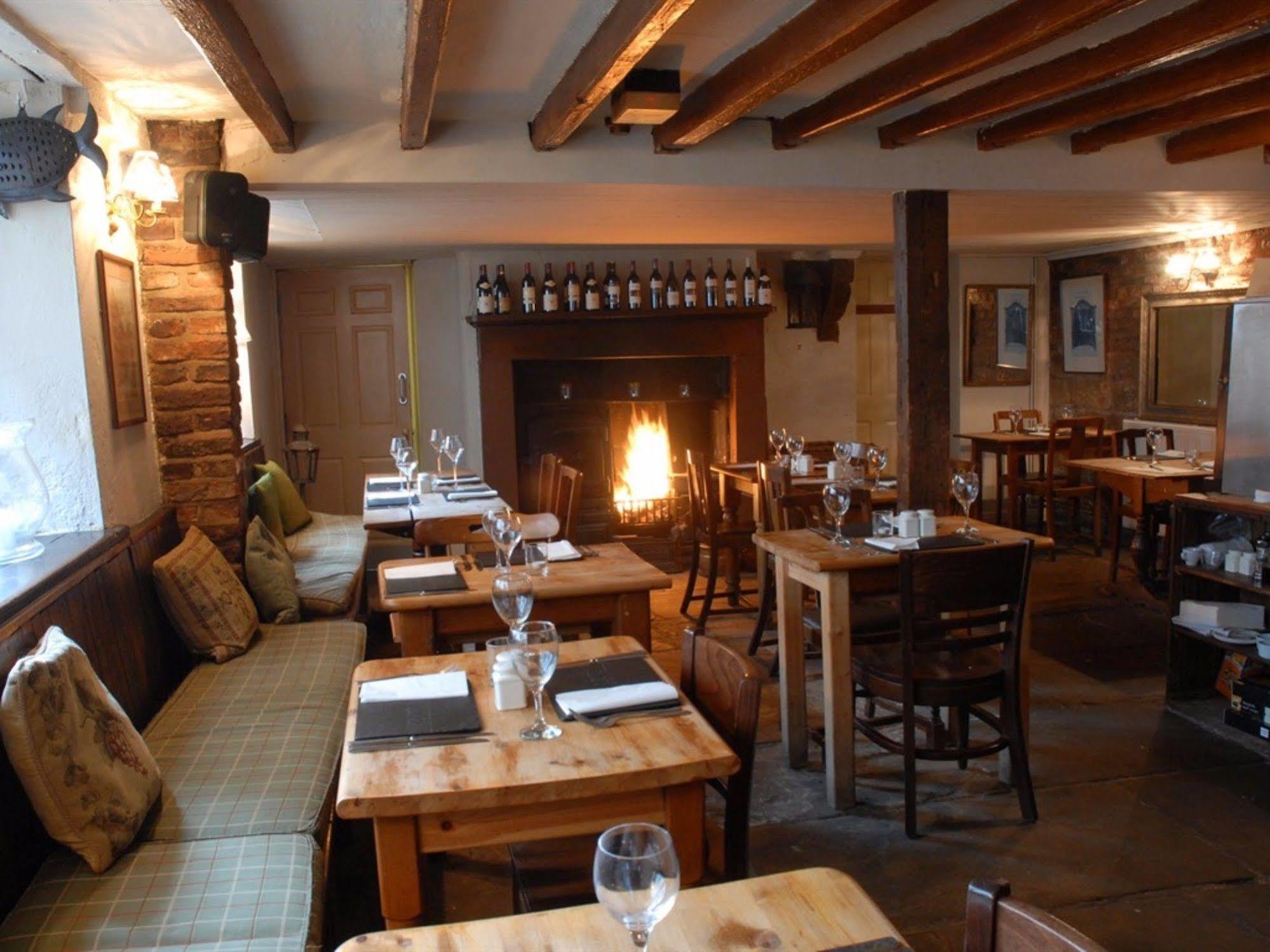 White Horse & Griffin Hotel Whitby Bagian luar foto