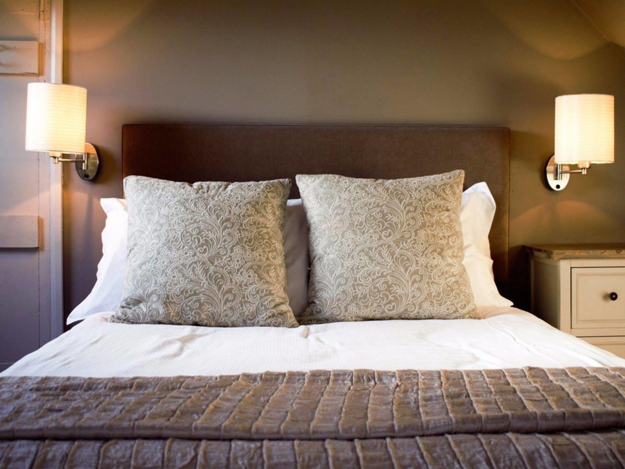 White Horse & Griffin Hotel Whitby Bagian luar foto
