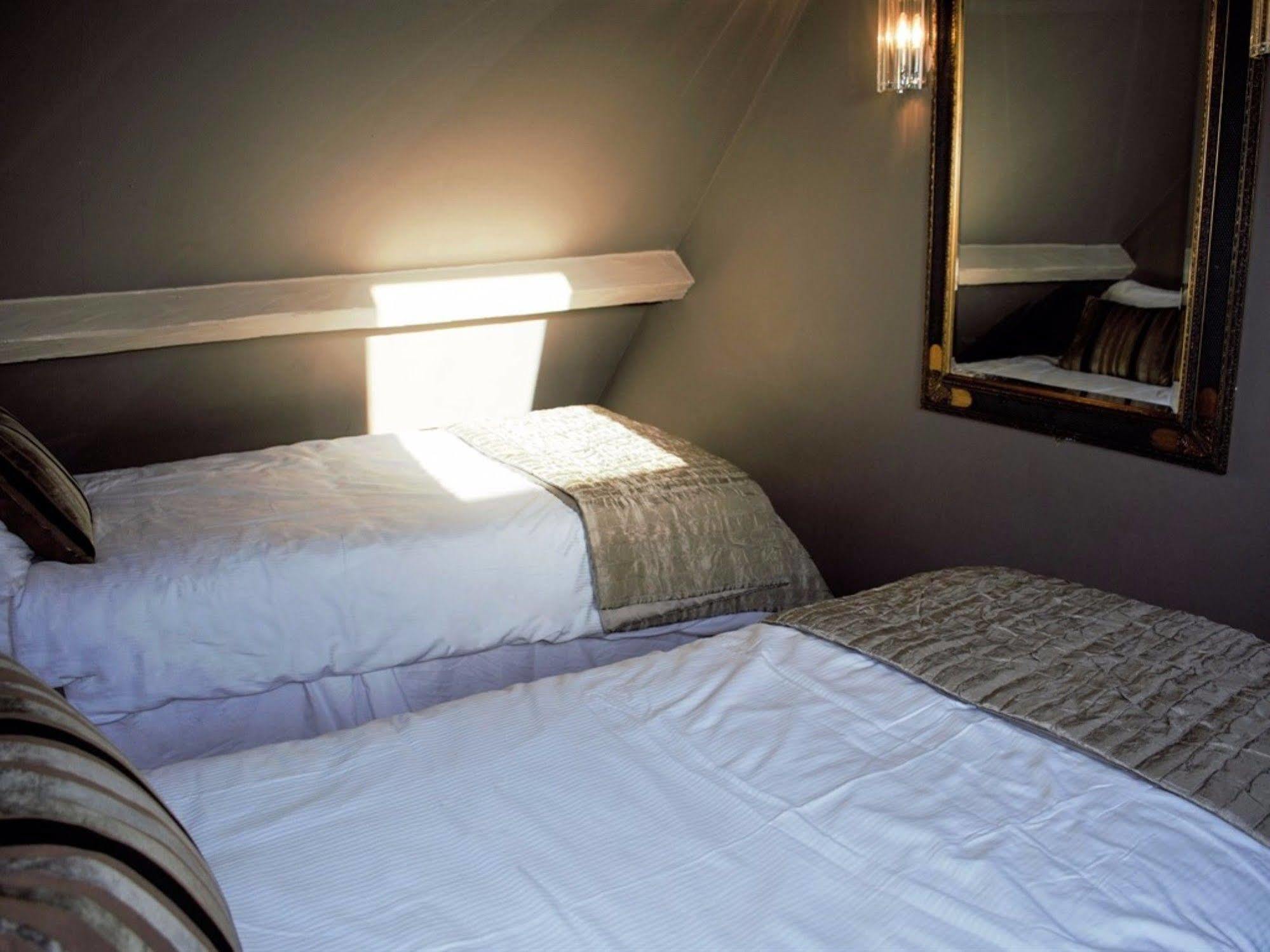 White Horse & Griffin Hotel Whitby Bagian luar foto