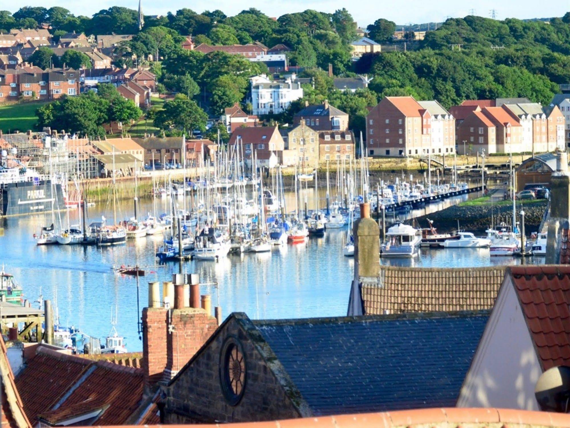 White Horse & Griffin Hotel Whitby Bagian luar foto