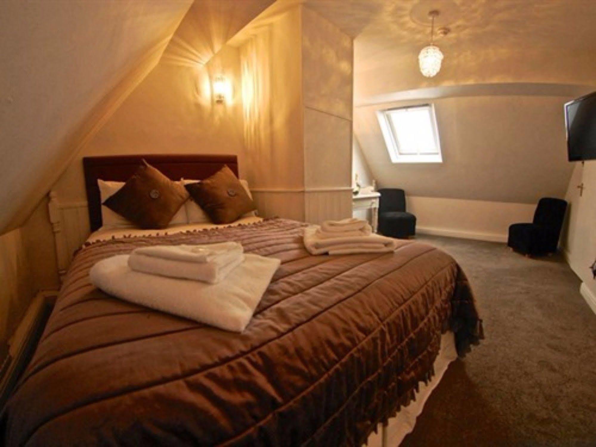 White Horse & Griffin Hotel Whitby Bagian luar foto